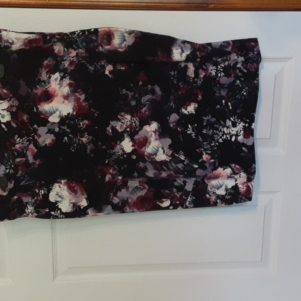 GUC- Boutique Skirt - Picture 2 of 4